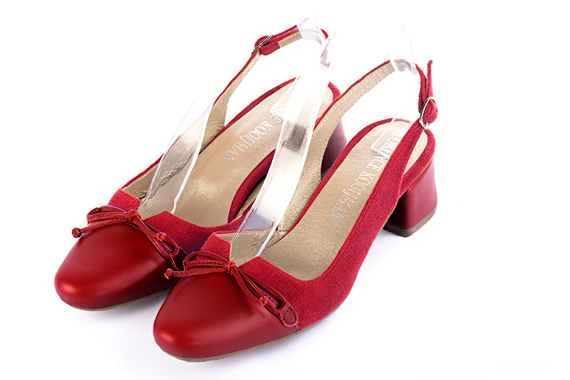 Cardinal red women's open back shoes, with a knot. Round toe. Low flare heels. Front view - Florence KOOIJMAN